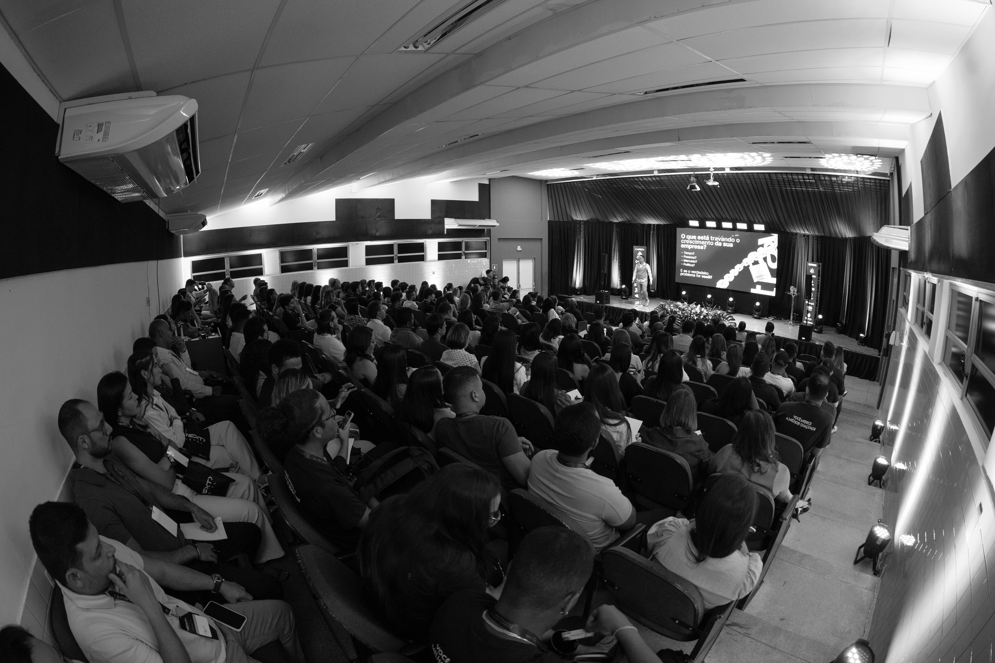 Auditório cheio durante palestra do Next Level